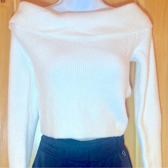 American Eagle Ladies’ Size L Elegant Off-Shoulder White Fuzzy Sweater - Picture 1 of 8